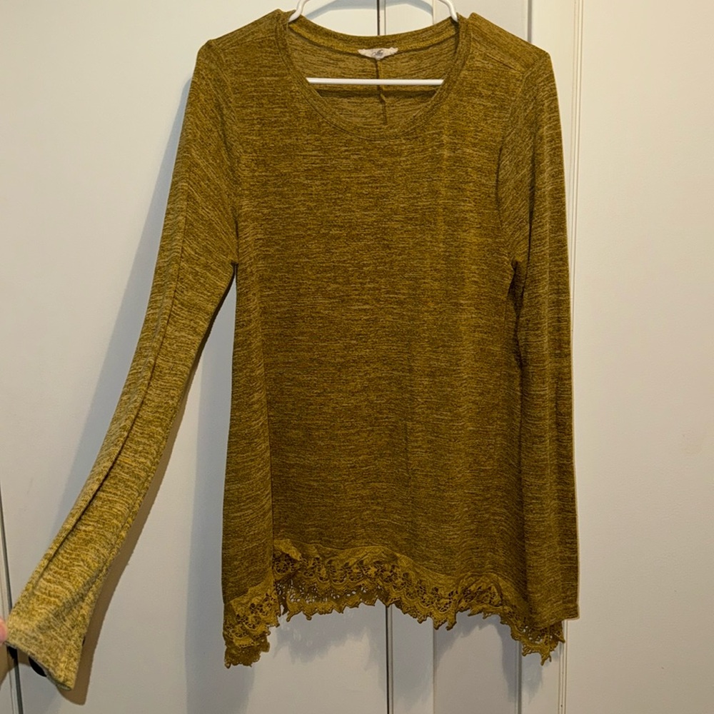 Women’s top size medium - Easel brand - yellow